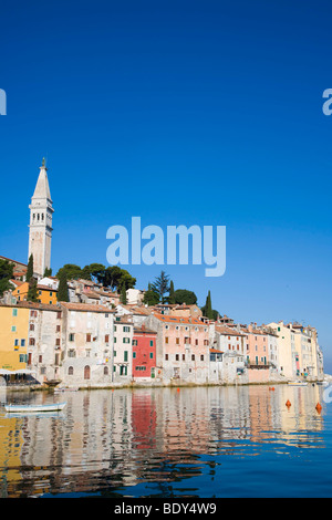 Altstadt von Rovinj mit Basilika der Heiligen Euphemia, gesehen aus Valdibora, Rovinj, Istrien, Kroatien, Europa Stockfoto