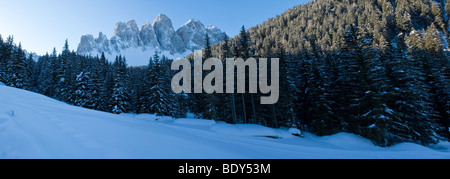 Winter-Landschaft, Le Geisler Gruppe, Val di Funes, italienischen Dolomiten, Trentino-Alto Adige, Südtirol (Tirol), Italien Stockfoto