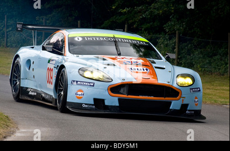 Aston Martin DBR9 Prodrive GT1 2008 auf die Hillclimb beim Goodwood Festival of Speed, Sussex, UK. Stockfoto