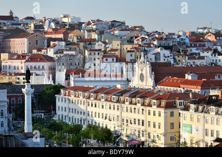 Blick auf den Platz Praca Rossio aus dem Elevador Santa Justa Aufzug, Stadtteil Baixa, Lissabon, Portugal, Europa Stockfoto