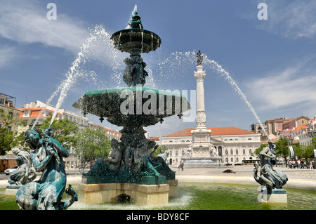 Bronze Brunnen und Statue von König Pedro IV im Platz Praca Rossio, Stadtteil Baixa, Lissabon, Portugal, Europa Stockfoto