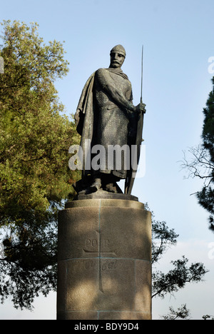 Statue eines mittelalterlichen Ritters, König Alfonso Henriques, Alfonso i., in der ursprünglich maurischen Burg Castelo Sao Jorge, Lissabon, Por Stockfoto