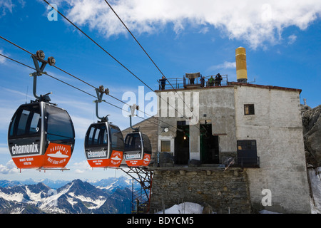 Seilbahnen von Aiguille du Midi zur Punta Helbronner, Funivie Monte Bianco, Standseilbahn Mont Blanc, Mont-Blanc-Massiv, Alpen, Ital Stockfoto