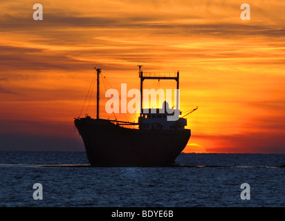 MS Demetrios II Wrack bei Sonnenuntergang vor Paphos, Zypern Stockfoto