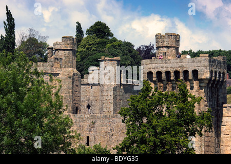 Bodiam Castle einen öffentlichen Fußweg entnommen Stockfoto