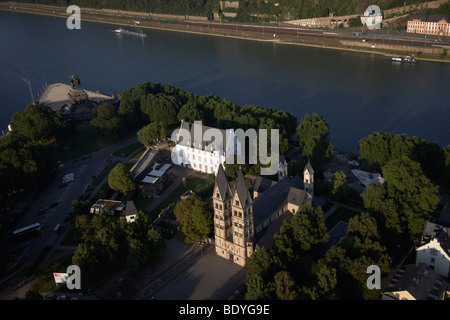 Deutsches Eck, Deutschordenshaus Haus des Deutschen Ordens und Basilika von St. Kastor, Koblenz, Rheinland-Pfalz, Deutschland Stockfoto