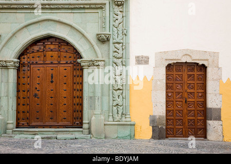 Reich verzierte Türen in Vegueta, Las Palmas Stockfoto