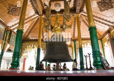 Tempelglocke, Shwedagon-Pagode, Rangun, Yangon, Birma, Myanmar, Asien Stockfoto