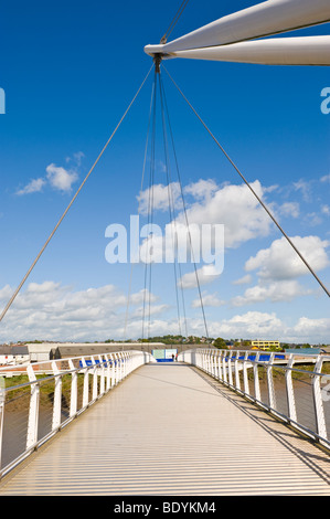 Neue Fuß- und Brücke über Fluss Usk in Stadt von Newport South Wales UK Stockfoto