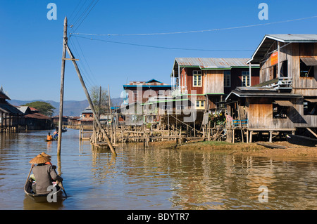 Stelzenläufer, Dorf Ywama, Inle-See, Shan-Staat, Burma, Myanmar, Asien Stockfoto