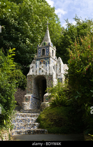 dh Little Chapel ST ANDREW GUERNSEY Broken Töpferei verziert kleine Kirche Les Vauxbelets Guernsey kleinsten Kanal Inseln Stockfoto