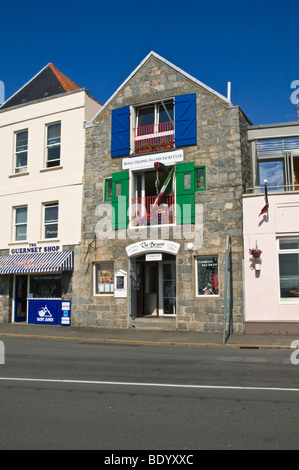 dh ST PETER PORT GUERNSEY Royal Channel Islands Yacht Club Gebäude Stockfoto