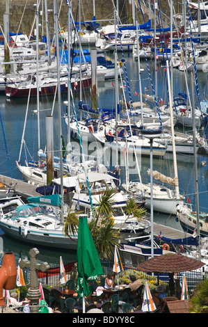 dh Harbour Cafés ST PETER PORT GUERNSEY Cafe Kaimangarten in Harbour Bar People Restaurant Stockfoto