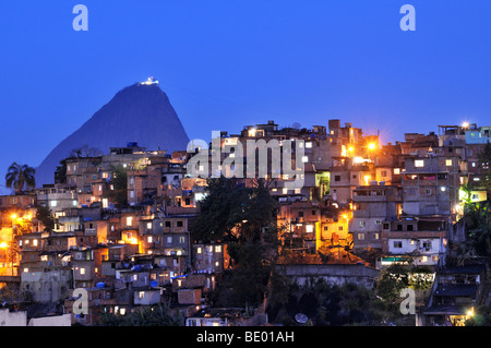 Favela, Elendsviertel vor Zuckerhut, Pão de Açúcar, Rio De Janeiro, Brasilien, Südamerika Stockfoto