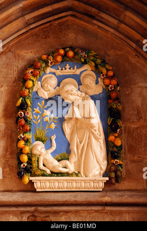 Porzellan-Relief eines Heiligen in Lincoln Kathedrale oder Dom St. Marien, 12. und 13. Jahrhundert gotisch-romanische, Minster Yar Stockfoto