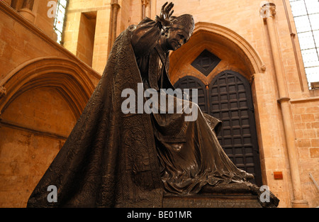 Statue von Edward King Bischof von Lincoln, 1889-1910, Lincoln Kathedrale oder Dom St. Marien, 12. und 13. Jahrhundert, Gothic-Ro Stockfoto