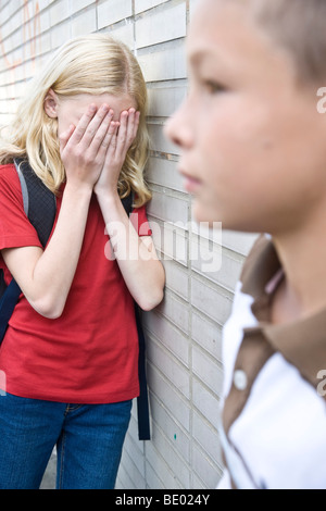 Junge und ein Mädchen streiten Stockfoto