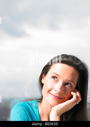 Business-Frau Lächeln und träumen Stockfoto