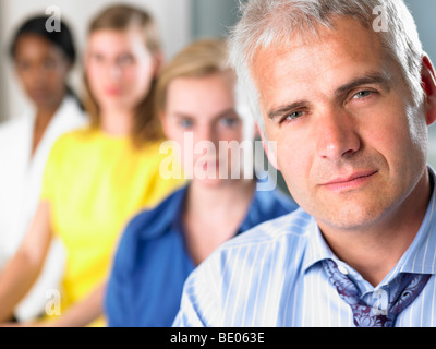 Business-Team-Blick in die Kamera Stockfoto