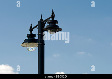 CCTV-Kamera getarnt als einen Laternenpfahl in Broadway in den Cotswolds. Stockfoto