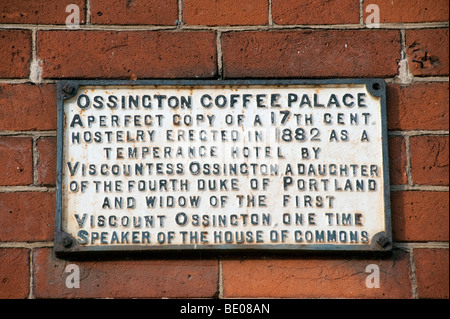 Gedenktafel an der Wand des Ossington Kaffee Palace in Newark, Nottinghamshire, England, "Great Britain", "Großbritannien", GB, UK, EU Stockfoto