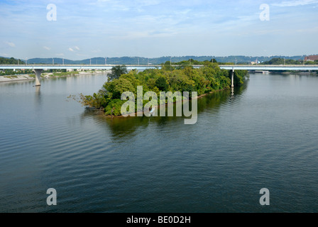 Maclellan Insel und Veteranen-Brücke in Chattanooga, TN auf dem Tennessee River Stockfoto