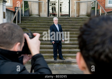 Max Clifford, Publizist und PR-Agentin.  Hier bei Besuch in seinem Mandanten Jade Goody in Royal Marsden Hospital. Stockfoto