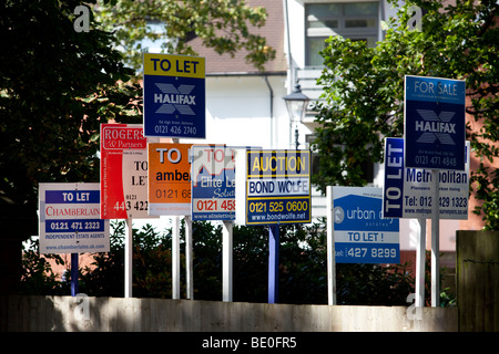 Eine Reihe von für den Verkauf an lassen und Versteigerung Eigentum unterzeichnet in Birmingham, England, UK Stockfoto