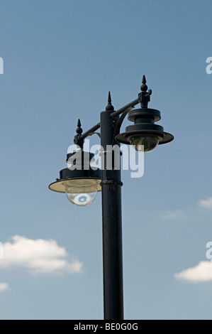 CCTV-Kamera getarnt als einen Laternenpfahl in Broadway in den Cotswolds. Stockfoto