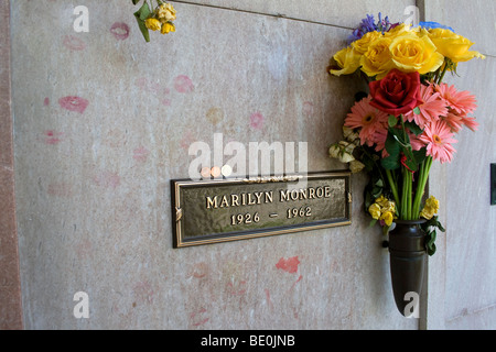 Marilyn Monroe Grab mit Lippenstift küsst, Westwood Memorial Cemetery, Los Angeles, Kalifornien, USA Stockfoto