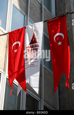 Nationalflaggen auf das jährliche Festival der Republik am 29. Oktober, Istiklal Caddesi, Stadtteil Beyoglu, Istanbul, Türkei Stockfoto