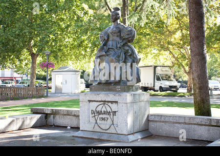 Statue der Königin Dona Maria II in Königin Dona Maria II Platz. Vila Nova de Famalicão, Distrikt Braga, Portugal Stockfoto