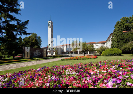 Rathaus Gebäude (links) und Gericht der Stadt Vila Nova de Famalicão (rechts). Distrikt Braga, Portugal. Stockfoto