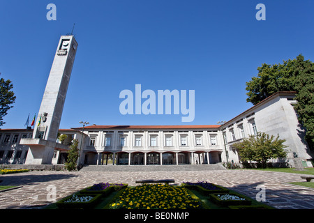 Rathaus Gebäude (links) und Gericht der Stadt Vila Nova de Famalicão (rechts). Distrikt Braga, Portugal. Stockfoto