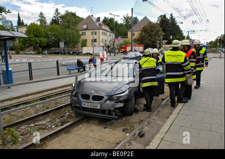 Unfall Auto auf Straßenbahn verfolgt, Kfz-Kennzeichen geändert, München, Bayern, Deutschland, Europa Stockfoto