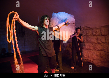 Yonatan Dekel Martef-Keller-Theater im Dschungelbuch Stockfoto