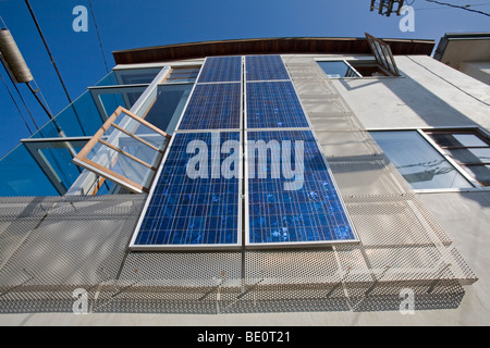 Solaranlage auf der Seite Haus in Venice, Los Angeles, Kalifornien, USA Stockfoto