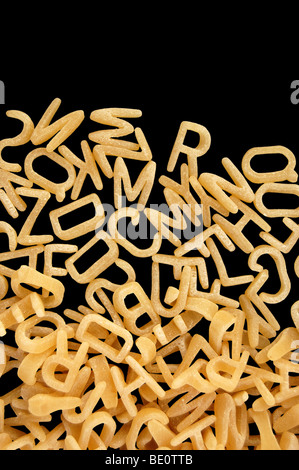 Alphabet Soup Nudeln Detail. Kinder essen Hintergrund. Stockfoto