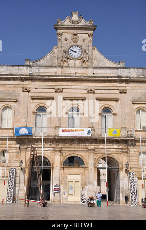 Palazzo Municipio (Rathaus), Piazza della Liberta, Altstadt, Ostuni, Provinz Brindisi, Region Apulien, Italien Stockfoto