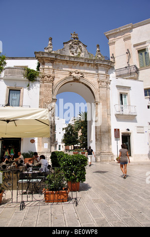 Barockes Tor zur Altstadt, Martina Franca, Provinz Taranto, Apulien Region, Italien Stockfoto