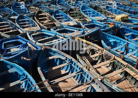 Kleine Fischerboote im Hafen von Essaouira in Marokko Stockfoto