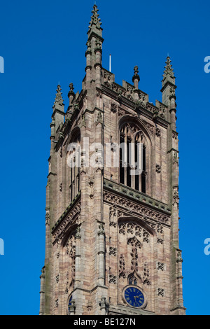 Derby Cathedral neben dem Fluss Derwent Kathedrale Grün Derby Stockfoto