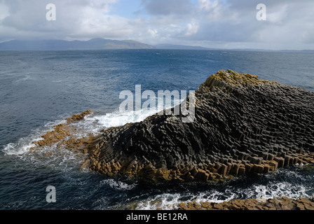 Felsformationen auf der Isle of Staffa, Scotland, UK Stockfoto