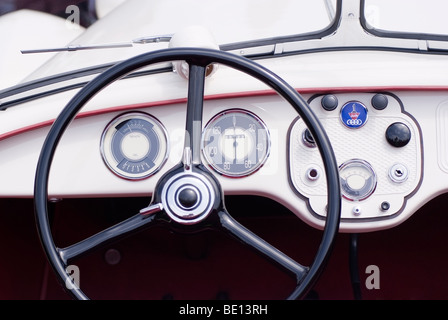 Dashboard ein 1935 Audi "Front Roadster", die die Q-Klasse beim Pebble Beach Concours d ' Elegance 2009 gewonnen Stockfoto