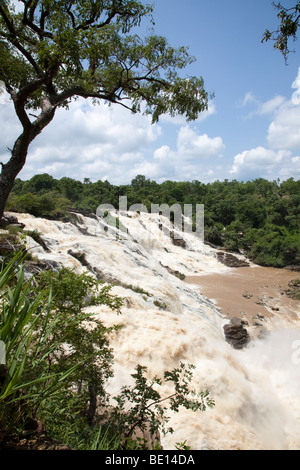 Die beeindruckende Gurara Wasserfälle am Fluss Gurara im nigerianischen Bundesstaat Niger, ist 200 Meter breit, mit einen schiere Höhenunterschied von 30 Metern Stockfoto