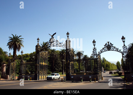 Mendoza: Tore zum Gral. San Martín Park Stockfoto