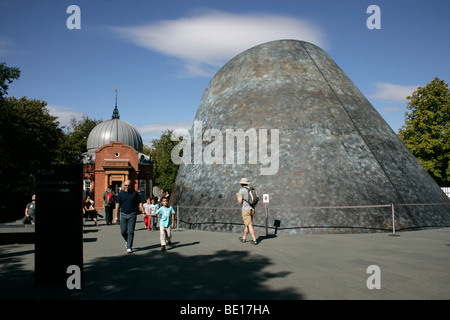 Das Planetarium und das Altazimut Pavillon auf dem Royal Observatory Greenwich, London, UK Stockfoto