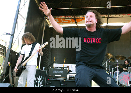 VOIVOD - kanadische Thrash Metal Gruppe im Jahr 2003 mit Denis Belanger auf der rechten Seite Stockfoto