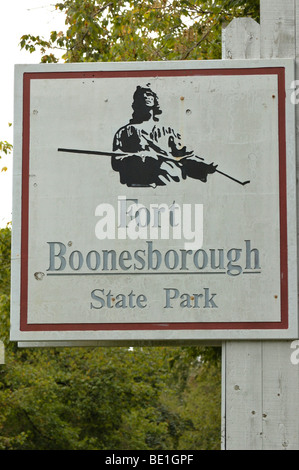 Ortseingangsschild für Fort Boonesborough Staatspark in Kentucky, USA Stockfoto