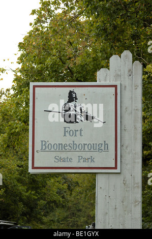 Ortseingangsschild für Fort Boonesborough Staatspark in Kentucky, USA Stockfoto